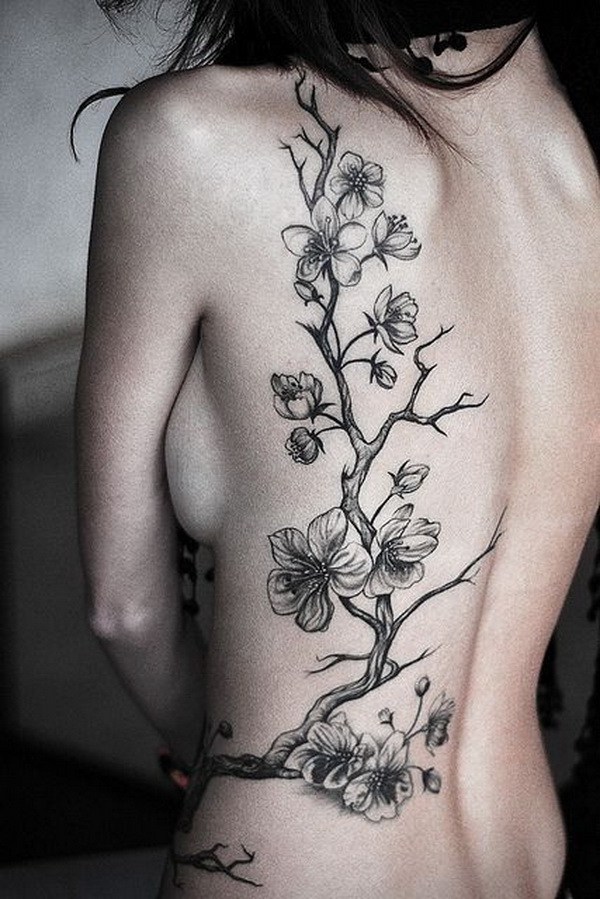 Gray Cherry Blossom Tree Tattoo en la parte posterior. 