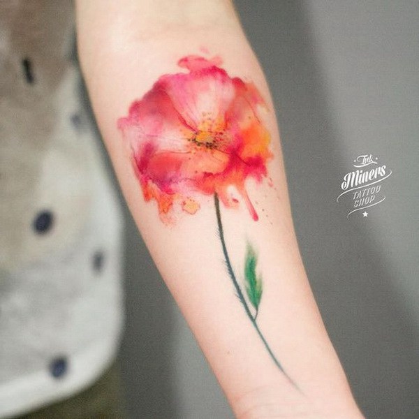 Poppy Flower Acuarela tatuaje. 