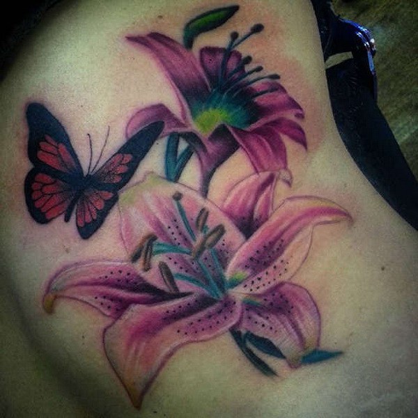 Tiger Lilies Tattoo con la mariposa.  a través de forcreativejuice.com 