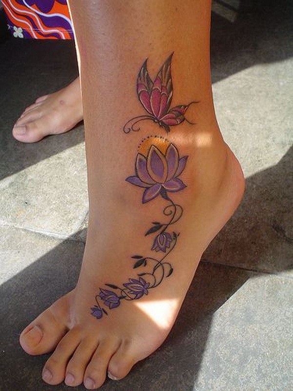 Tatuaje de tobillo de mariposa y flor para niñas. 
