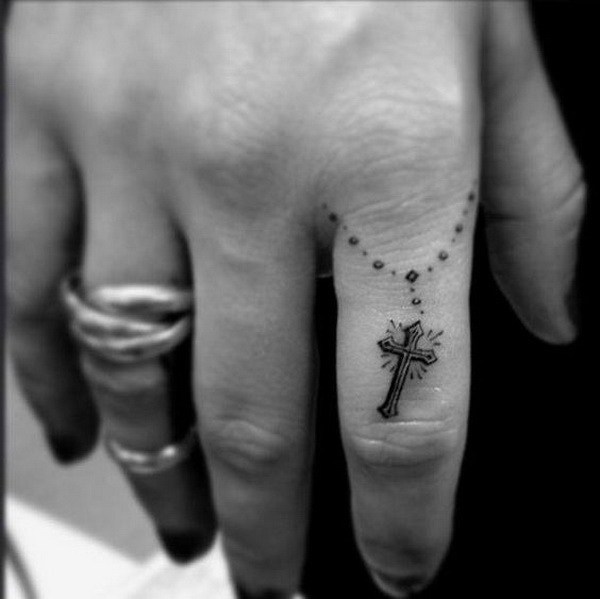 Tatuaje índice dedo. 