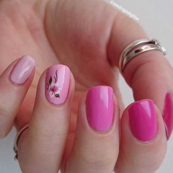 Gradient Pink Nails con una pequeña flor en la parte superior. 