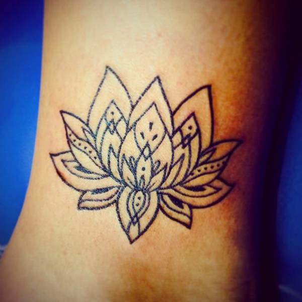 Tatuaje de tobillo Lotus Flower para niñas. 