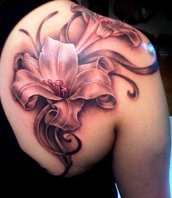 Lily Flower Tattoo Design en la parte posterior.  a través de forcreativejuice.com 