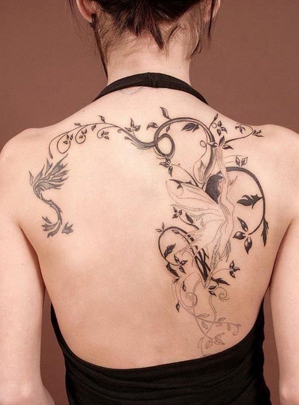 El mejor diseño de tatuaje de hadas en la espalda. 