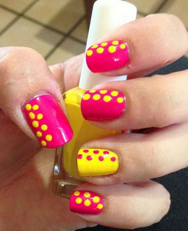Pink and Yellow Polka Dot Nail Art Designs.  (a través de forcreativejuice.com) 
