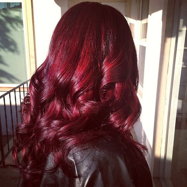 25150916-cabello rojo oscuro 