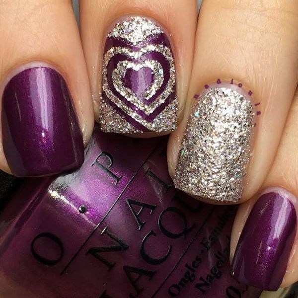 Purple Nails con brillo de acento. 