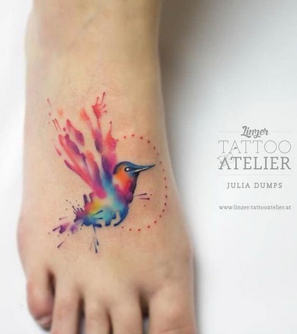 Acuarela Colibri Bird Tattoo a pie. 