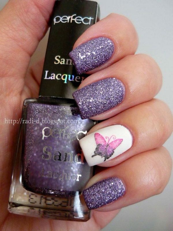 Purple Glitter y uñas de mariposa. 