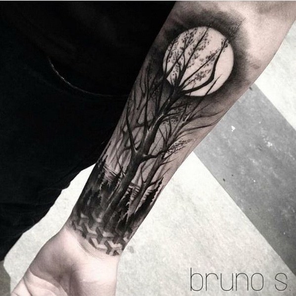 Forest Sleeve Tattoo para hombres.  www.  https://forcreativejuice.com/cool-sleeve-tattoo-designs/ 