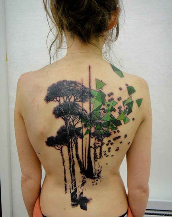Art Tree Tattoo en espalda para niñas. 