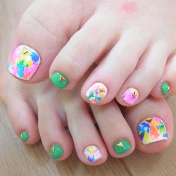 Resumen y pintura inspirado en uñas de los pies. 