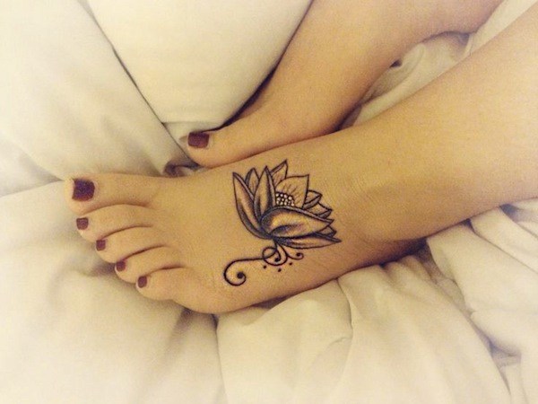 Simple Feel Lotus Flower Tattoo a pie. 
