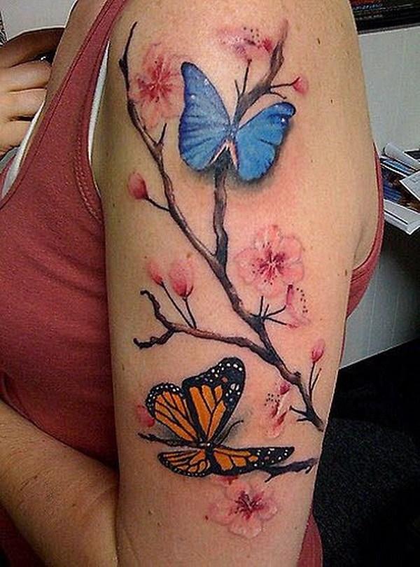 Cherry Blossom Tattoo con mariposas. 