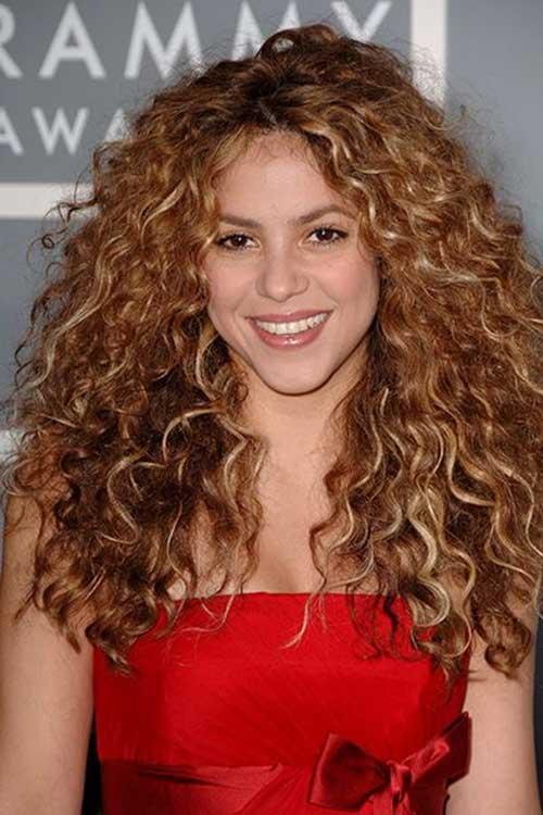 Peinado rizado Shakira 