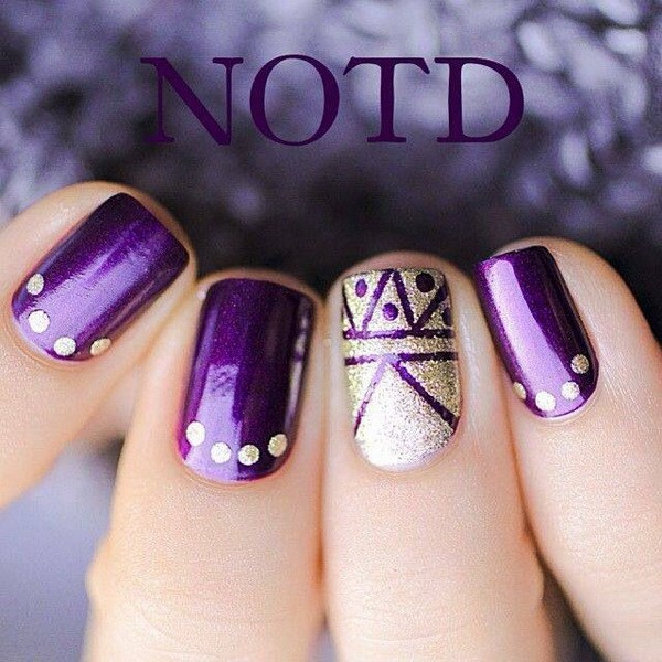 Púrpura y Glitter Tribal Nails. 