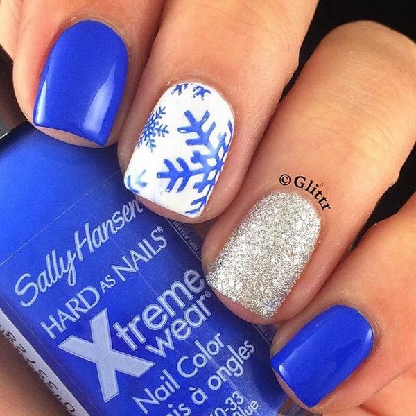 Blue Snowflakes + Gold Glitter Accent Nail. 