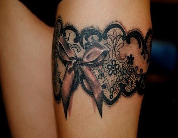 Diseño de tatuaje de encaje con lazo de cinta. 
