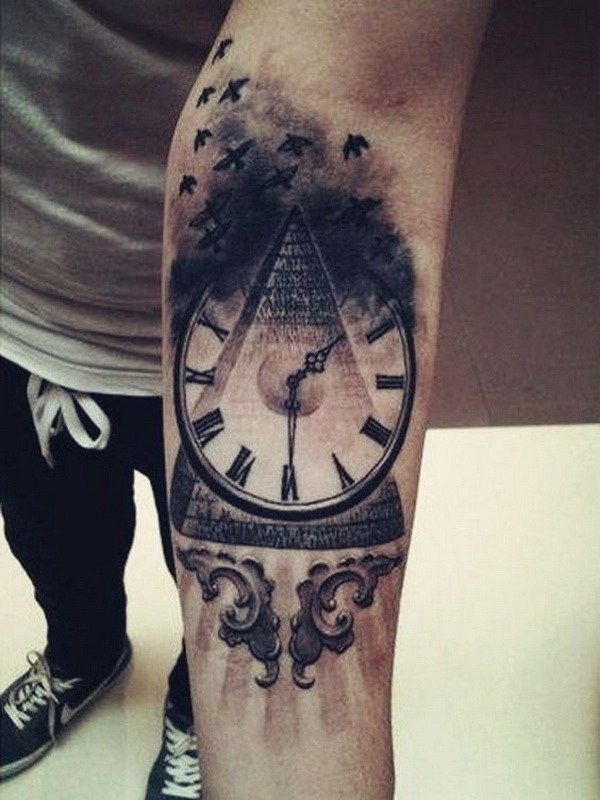 Diseño del tatuaje del reloj del vintage en el antebrazo. ¡Qué idea genial de diseño del tatuaje!  Me encanta!  Este será mi próximo diseño de tatuaje.  a través de https://forcreativejuice.com/awesome-forearm-tattoo-designs/ 