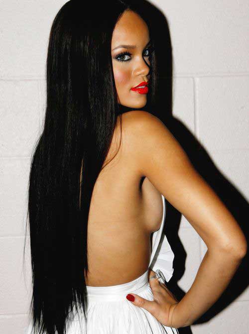 Mejor cabello oscuro muy largo de Rihanna 