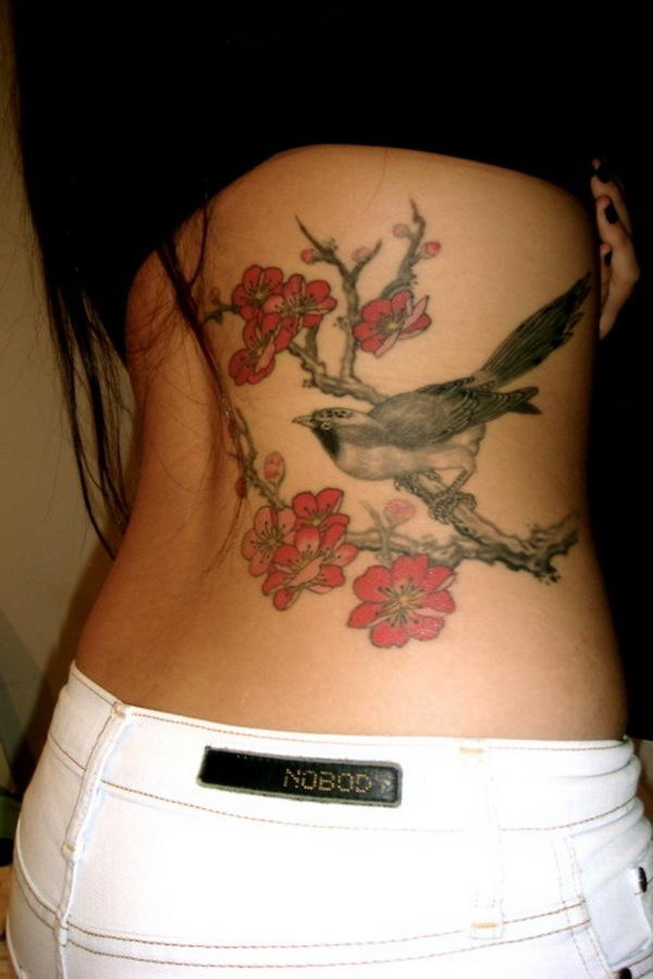 Cherry Blossom Side Tattoo con pájaro. 