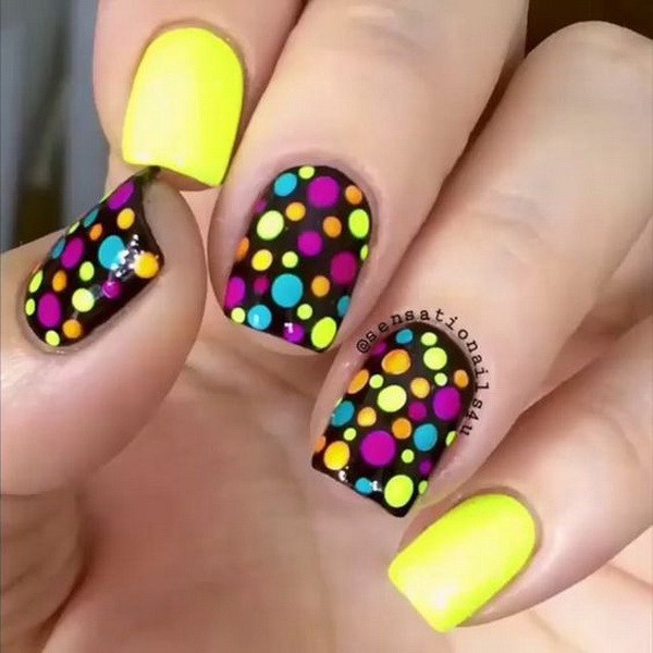 40+ Diseños de uñas Pretty Polka Dots