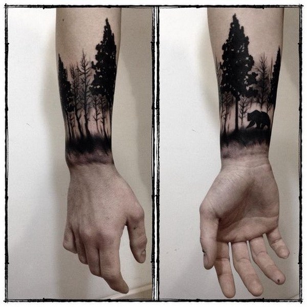 Forest Forearm Tattoo for Men. ¡Qué idea tan genial para el diseño del tatuaje!  Me encanta!  Este será mi próximo diseño de tatuaje.  a través de https://forcreativejuice.com/awesome-forearm-tattoo-designs/ 
