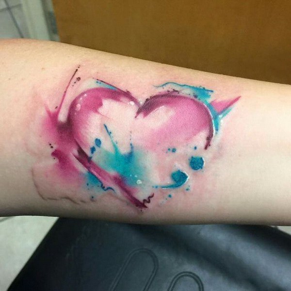 Acuarela del tatuaje del corazón. 