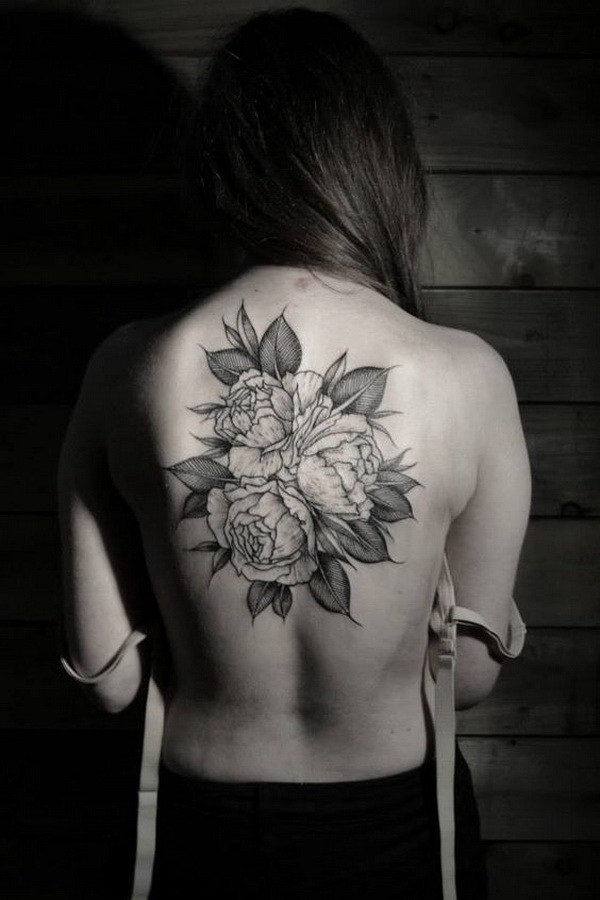 Rosas tatuaje en la espalda. 