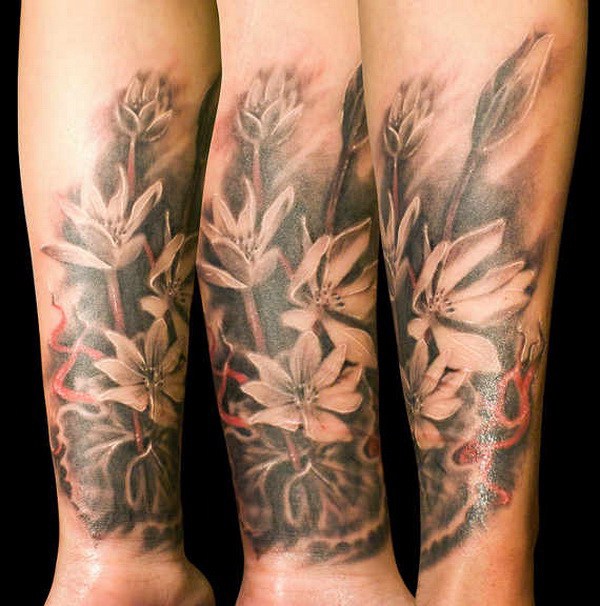 Tatuaje de antebrazo floral para hombres o mujeres. ¡Qué idea genial de diseño de tatuaje!  Me encanta!  Este será mi próximo diseño de tatuaje.  a través de https://forcreativejuice.com/awesome-forearm-tattoo-designs/ 