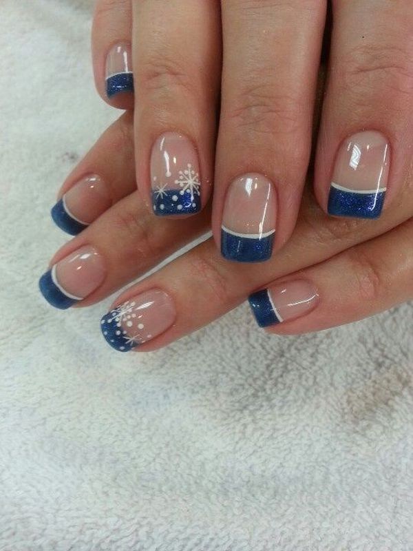 Midnight Blue Tipped French Nails con Thin Snowflakes for Accent. 