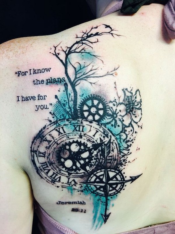 Brújula, reloj, flor de cerezo y basura de árbol polka atrás tatuaje. 