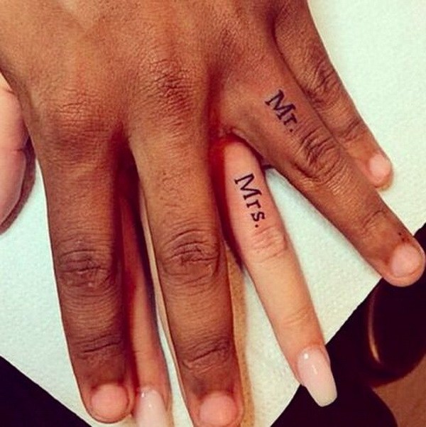 El Sr. y la Sra. Finger Tattoo para Parejas. 