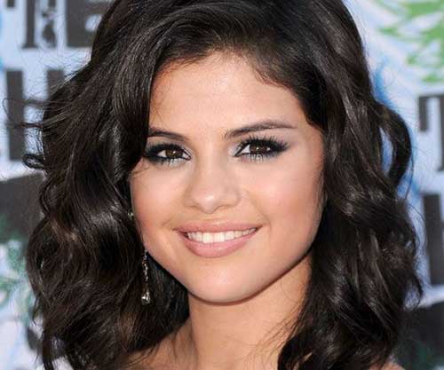 Selena Gomez Hairstyles Round Faces 