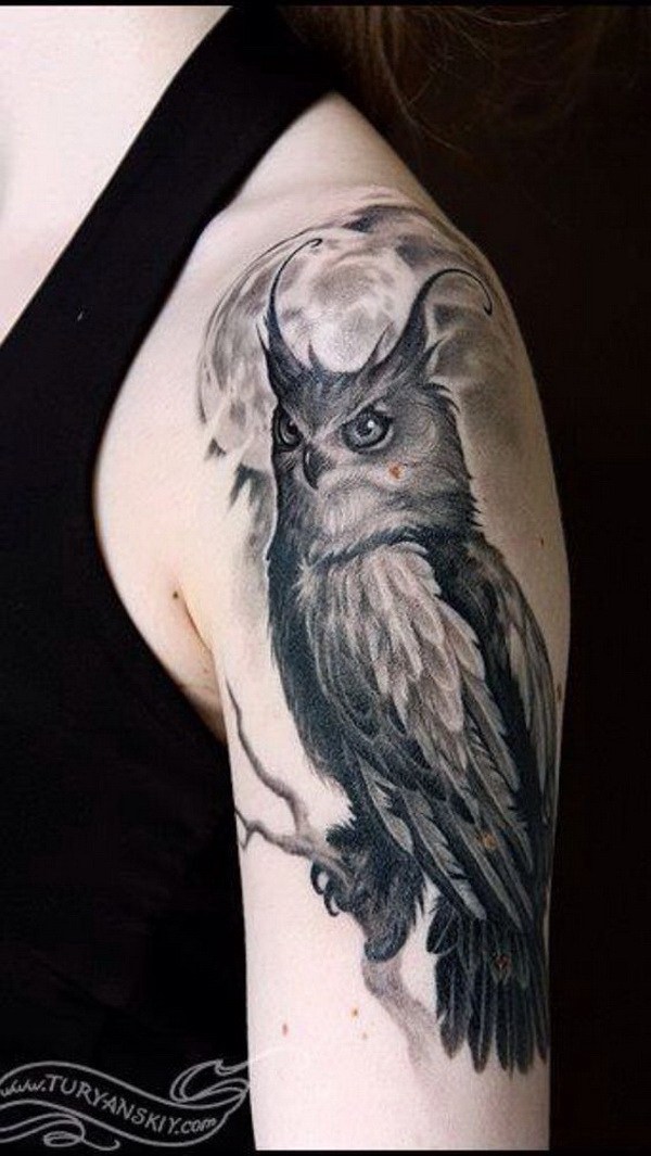 Grey Owl Tattoo Design Sleeve.  Más a través de https://forcreativejuice.com/attractive-owl-tattoo-ideas/ 