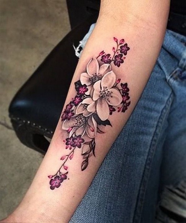 Antebrazo Natural Flower Tattoos for Girls. ¡Qué idea tan genial para el diseño del tatuaje!  Me encanta!  Este será mi próximo diseño de tatuaje.  a través de https://forcreativejuice.com/awesome-forearm-tattoo-designs/ 