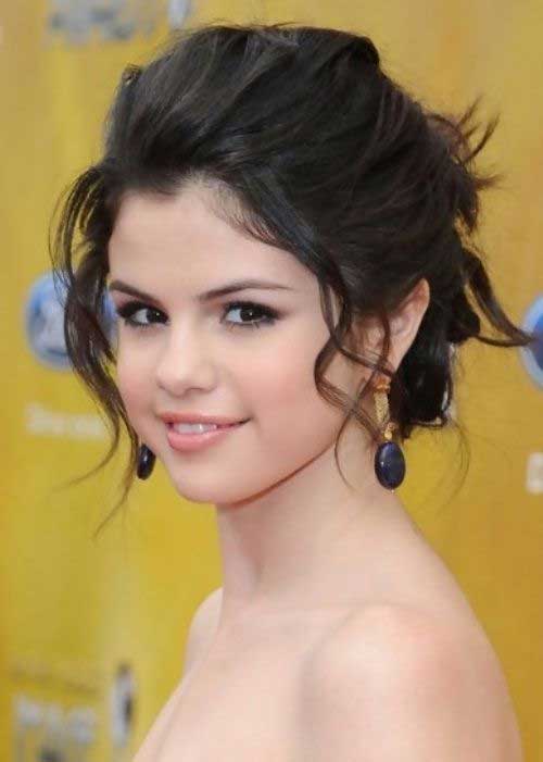 Peinados Updo de Selena Gomez 