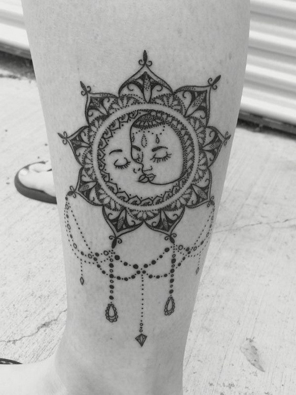 Vintage Boho Sun y Moon Mandala Tattoo. 