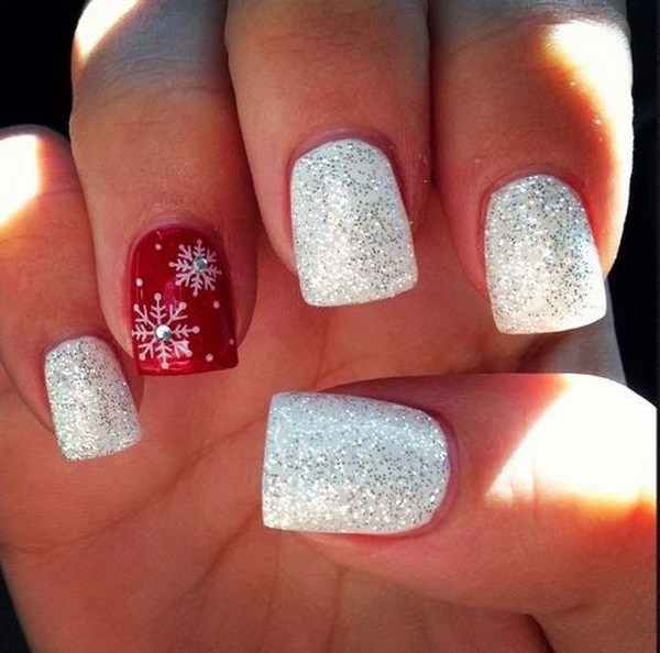Glittery Red White Christmas Nails. 