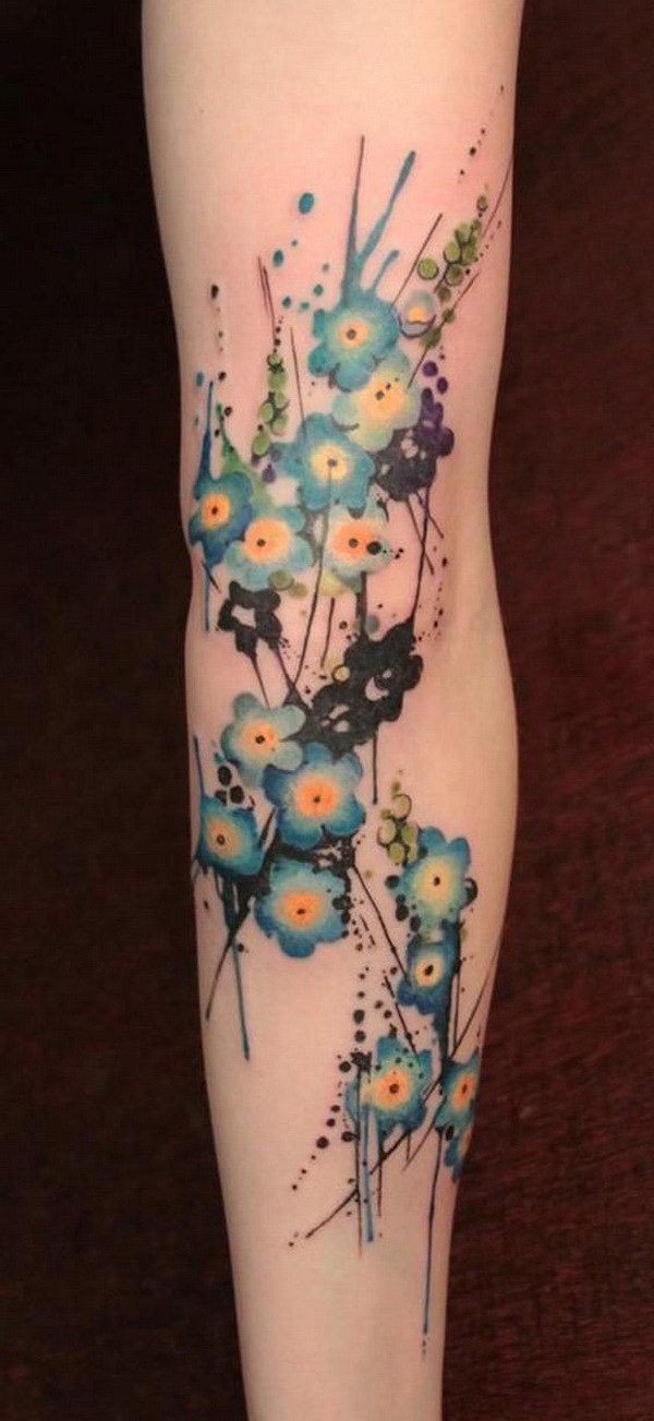Impresionante tatuaje de acuarela en el brazo. 