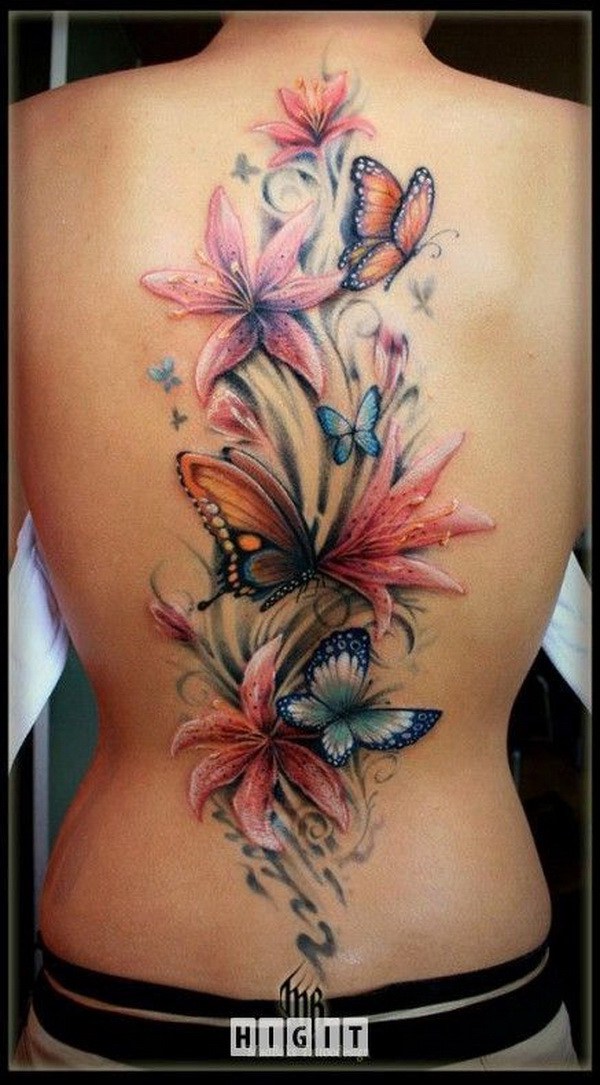 Lily Flower y Butterfly Back Tattoo Design.  a través de forcreativejuice.com 