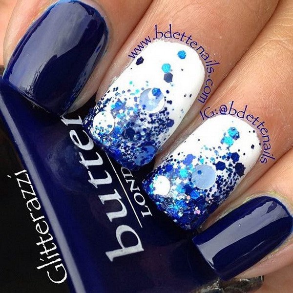 Gradient Glitter Blanco y Azul oscuro Nail Design. 
