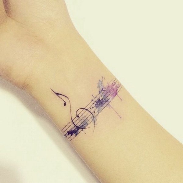 Música inspirada en el diseño del tatuaje de la acuarela. 