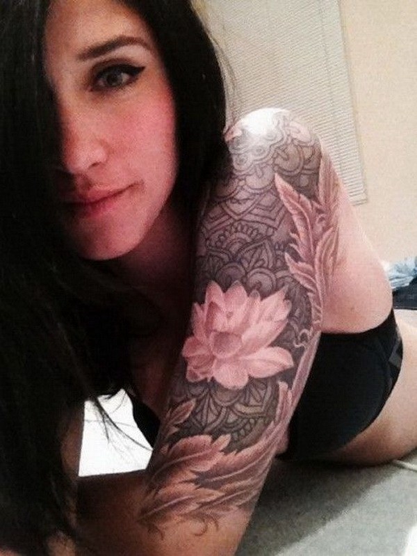 Diseños de tatuajes Lotus Sleeve para mujeres. 