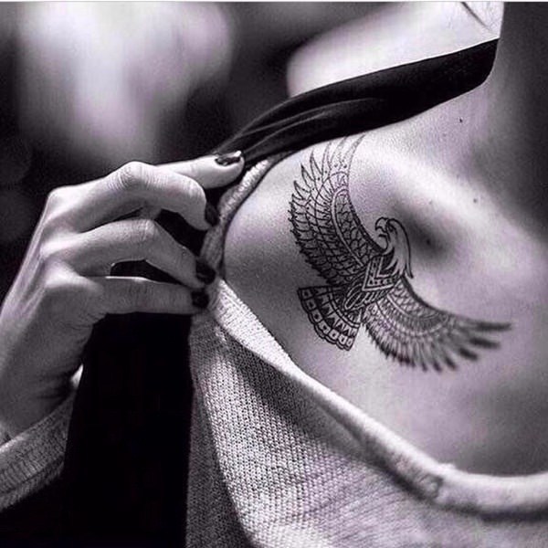 Tatuaje del hombro del cuervo 