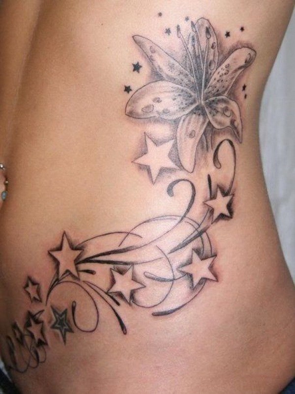 Lily Flower y Shooting Stars Tattoo Design.  a través de forcreativejuice.com 