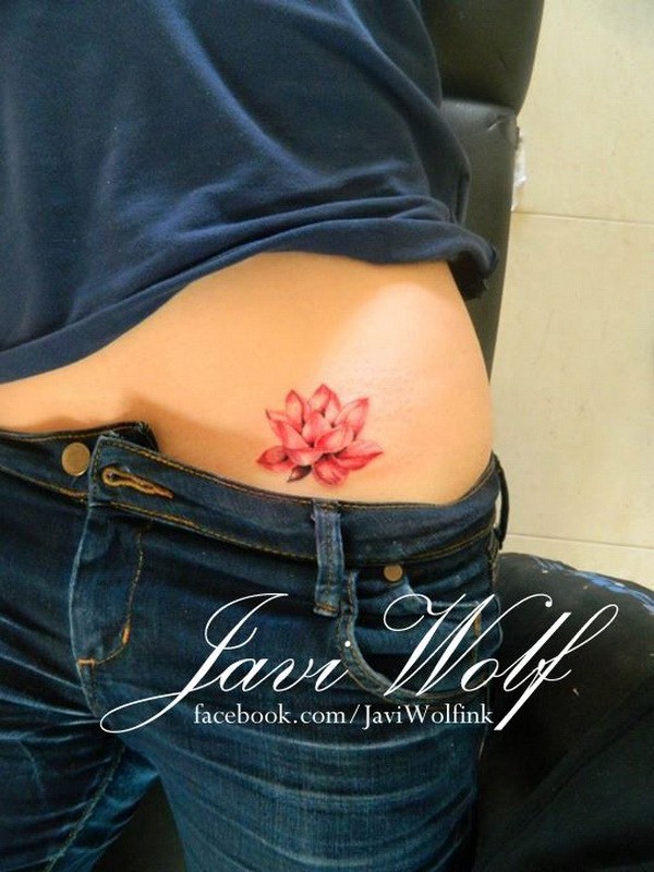 Red Lotus Flower Tattoo Deisgn para mujeres. 