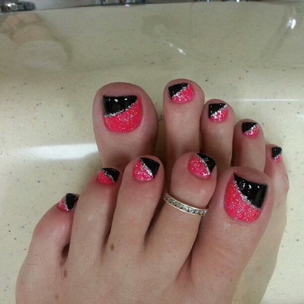Rosado y negro Glittery Toe Nails. 