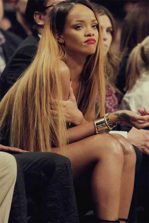 Muy largos peinados rubios Rihanna 
